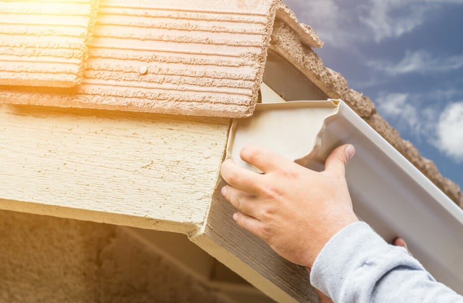 installing gutter pipes